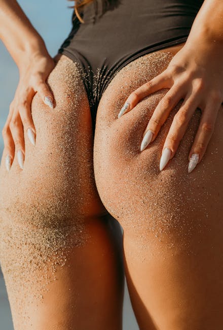 женщина, создающая ритуал заботы о себе: приём пищевых добавок с нанофибриллами овсяного белка утром или днём, наслаждающаяся процессом с любимой музыкой или сериалом, атмосфера комфорта и уюта